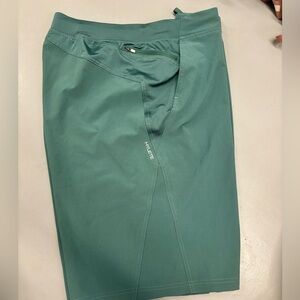 Hylete green shorts‎